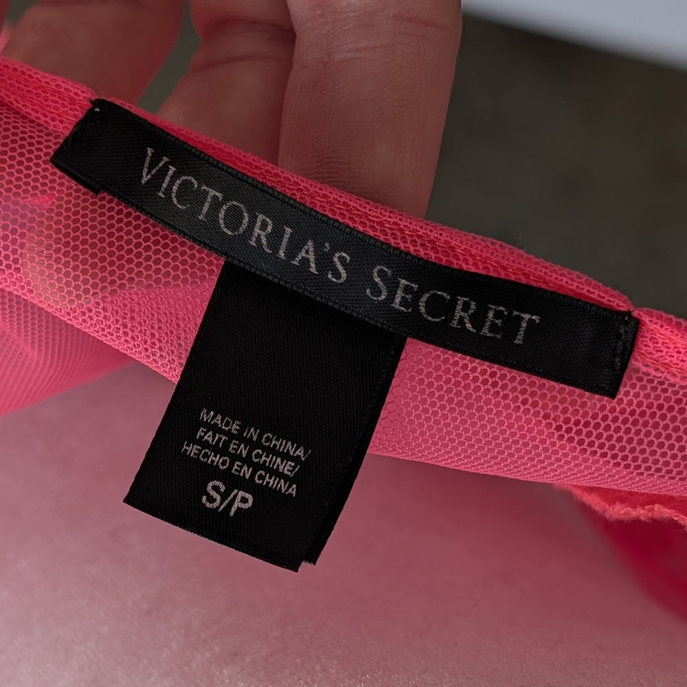 VTG Victoria’s Secret Hot Pink Lace Mesh Asymmetrical Babydoll Slip Size Small - Picture 2 of 8